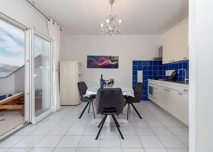 Apartman Geraeumige Mit Meerblick By Interhome