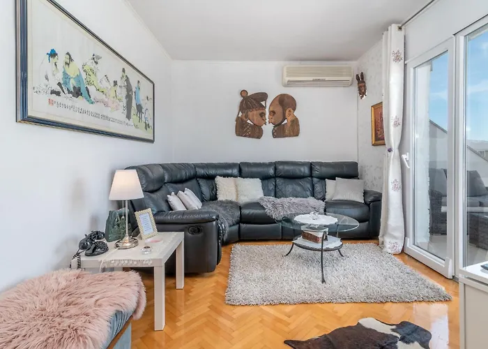 Geraeumige Mit Meerblick By Interhome Daire Trogir