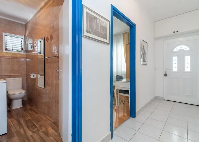 Daire Geraeumige Mit Meerblick By Interhome Trogir