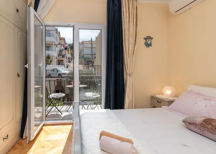 Geraeumige Mit Meerblick By Interhome Apartman *