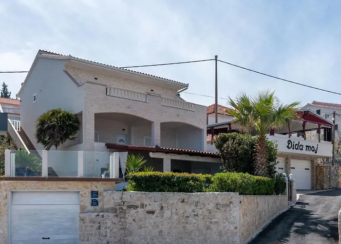 Apartman Geraeumige Mit Meerblick By Interhome Trogir
