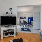 Geraeumige Mit Meerblick By Interhome טרוגיר