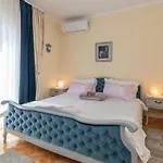Geraeumige Mit Meerblick By Interhome