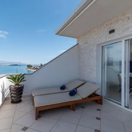 Geraeumige Mit Meerblick By Interhome