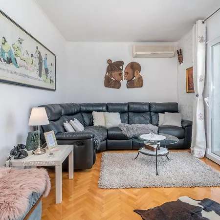 Apartment - By Interhome דירה טרוגיר
