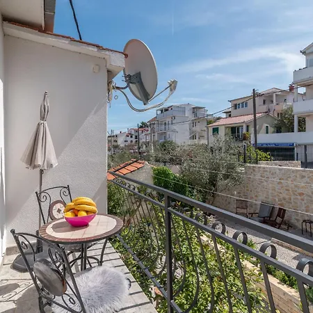 Apartment - By Interhome דירה