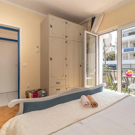 Geraeumige Mit Meerblick By Interhome