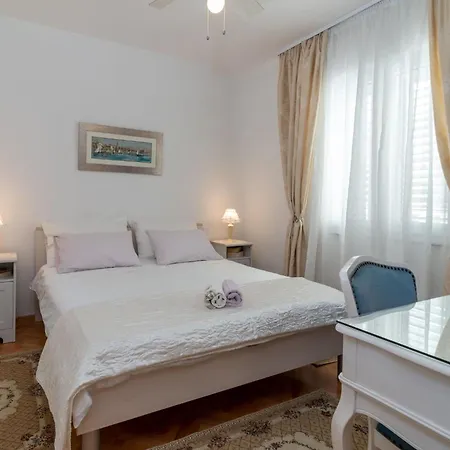 Geraeumige Mit Meerblick By Interhome Apartament Trogir