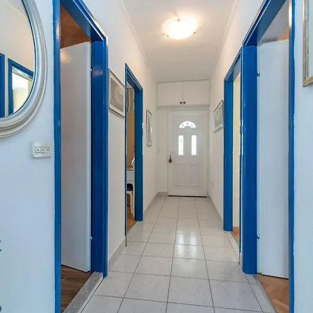 Geraeumige Mit Meerblick By Interhome Apartament Trogir