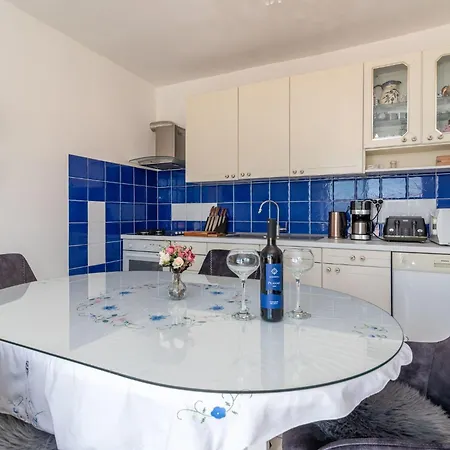 Geraeumige Mit Meerblick By Interhome Apartament *