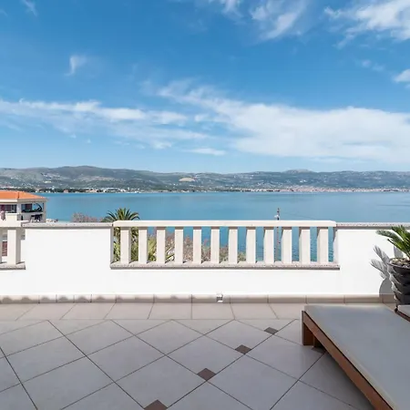 Geraeumige Mit Meerblick By Interhome *