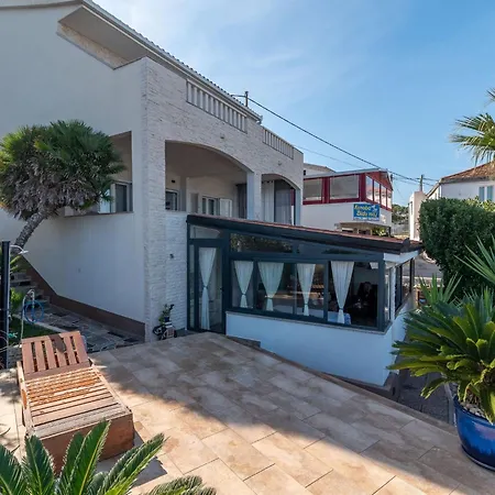 Apartament Geraeumige Mit Meerblick By Interhome *