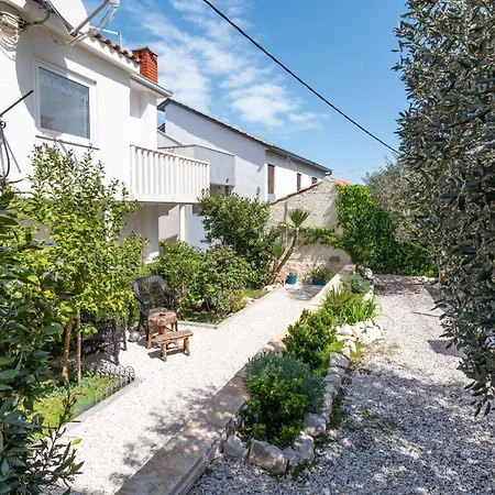 Geraeumige Mit Meerblick By Interhome Apartament Trogir