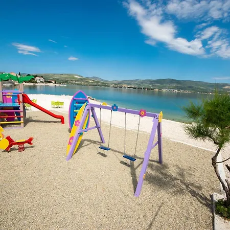 Apartament Geraeumige Mit Meerblick By Interhome Trogir