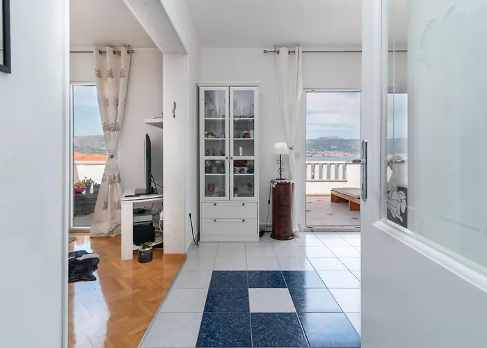 Apartamento Geraeumige Mit Meerblick By Interhome