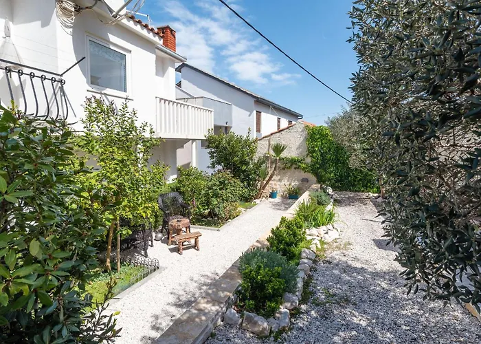Geraeumige Mit Meerblick By Interhome Apartamento Trogir