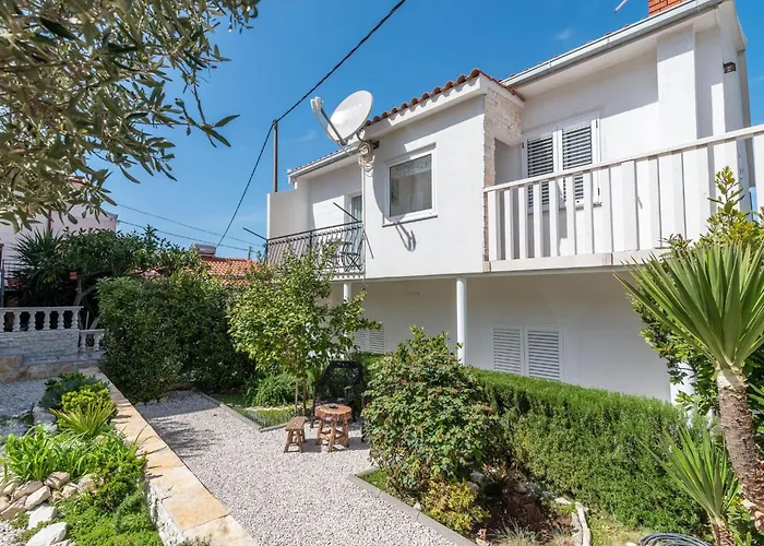 Apartamento Geraeumige Mit Meerblick By Interhome Trogir